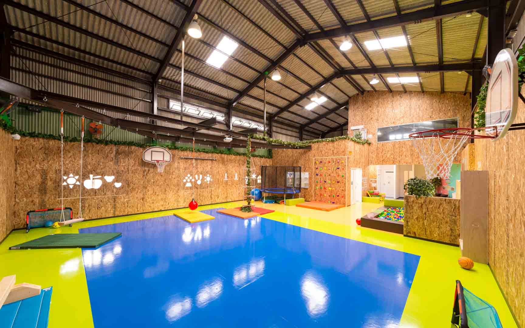 森のバンビ 室内