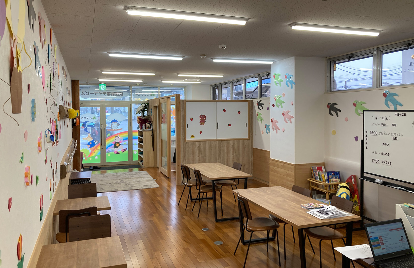 森のツバメ 室内